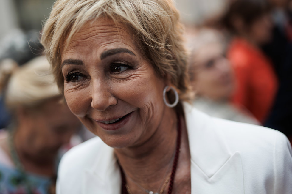 La presentadora Ana Rosa Quintana recibe la medalla de Honor de la ciudad, en el Palacio de Cibeles a 15 de mayo de 2023, en Madrid, (España).
