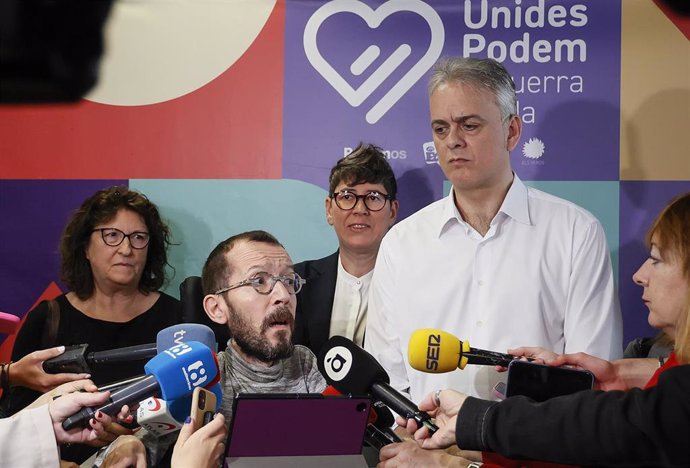 El portavoz de Unidas Podemos en el Congreso, Pablo Echenique, ofrece declaraciones junto al candidato de Unidas Podemos a la Presidencia de la Generalitat valenciana, Héctor Illueca