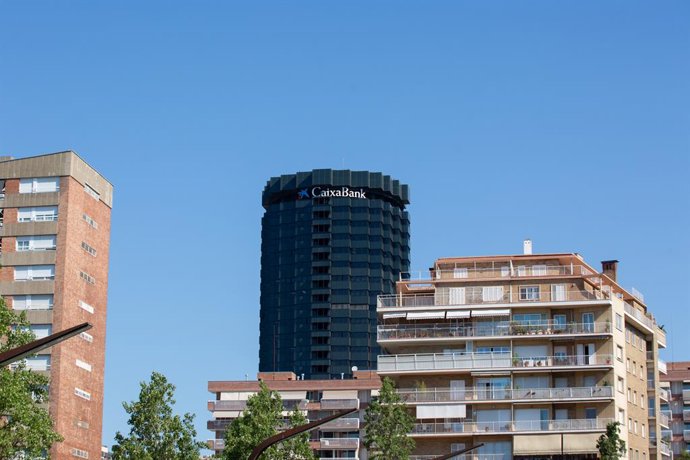 Archivo - Faana de la seu de CaixaBank a l'avinguda Diagonal de Barcelona