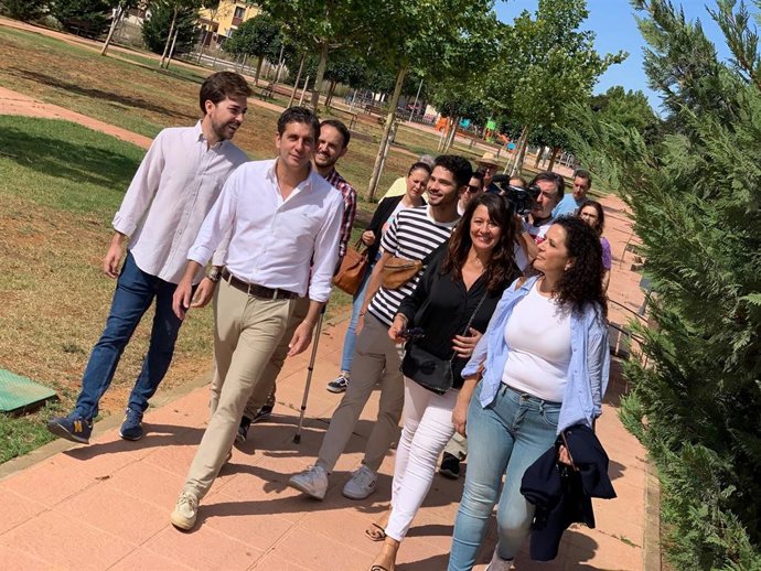 Pedro Madroñal con miembros de su candidatura