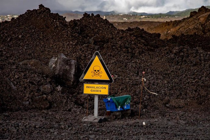 Archivo - Señalización de aviso por inhalación de gases
