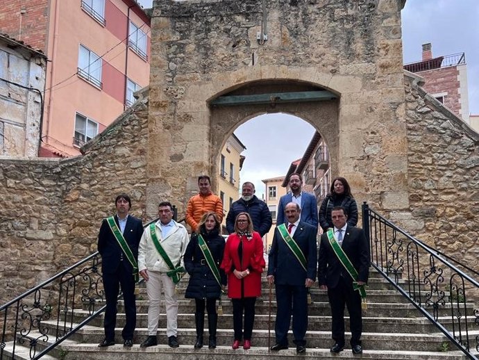 La consejera ha participado en la tradicional procesión por las calles del municipio