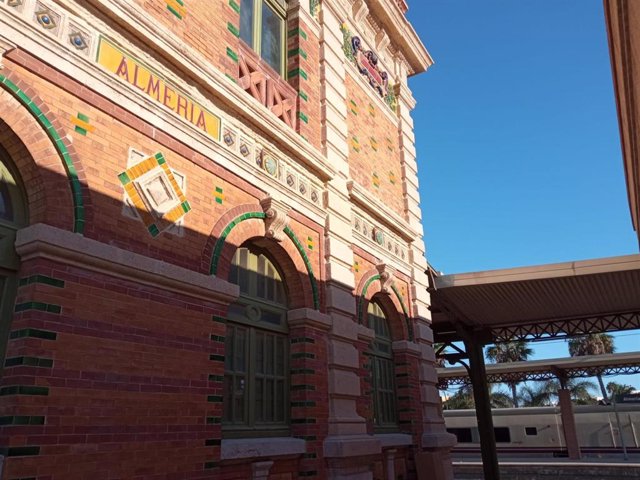 Archivo - Estación de ferrocarril de Almería.
