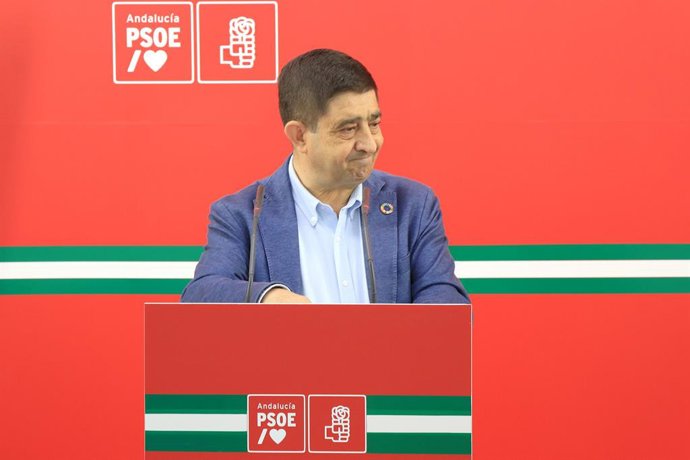 Francisco Reyes durante la rueda de prensa