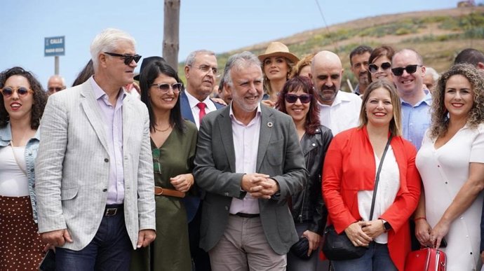 El candidato del PSOE a la Presidencia de Canarias, Ángel Víctor Torres, en una visita a El Hierro