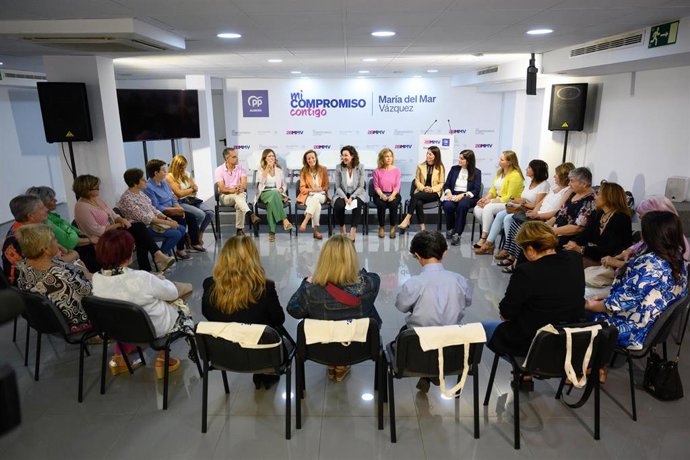 Encuentro sectorial con mujeres de la alcaldesa y candidata a la Alcaldía de Almería, María del Mar Vázquez
