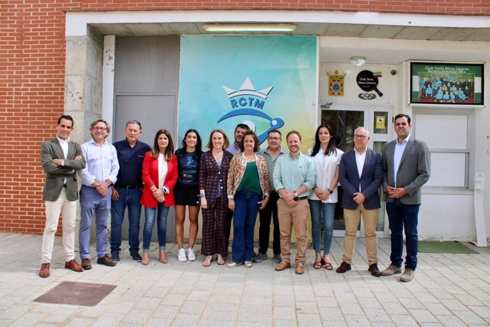 Visita de Cuca Gamarra a Linares