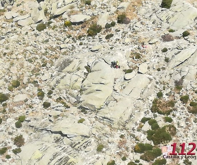 Sucesos.- Rescatan a un escalador herido tras sufrir una caída en la vía 'La verde' en Villarejo del Valle (Ávila)