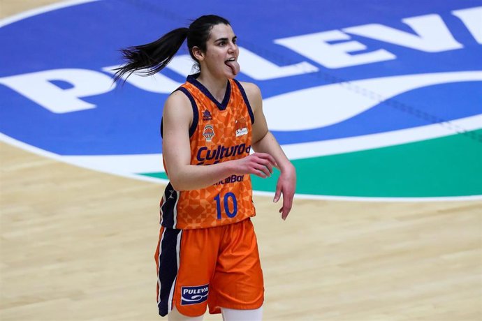 Archivo - Leticia Romero durante un partido con el Valencia Basket
