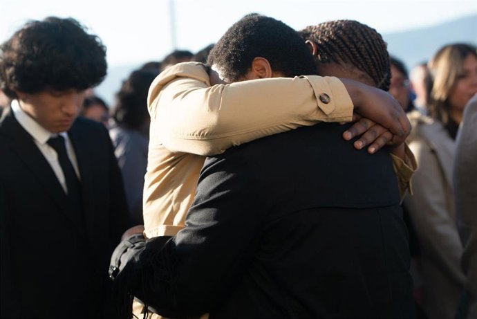 Archivo - Familiares de los marineros en el acto del descubrimiento de una placa en honor a los fallecidos. 