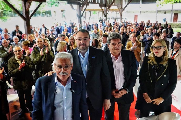 El Secretario General De La FSA-PSOE, Presidente Del Principado Y Candidato, Adrián Barbón, El Ministro De Inclusión, Seguridad Social Y Migraciones, José Luis Escrivá, Y El Candidato A La Alcaldía, Luis Manuel Flórez 'Floro' Y Lara Martínez,