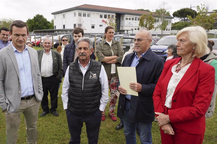 Los candidatos del PRC a la Presidencia de Cantabria y a la Alcaldía de Bezana, Miguel Ángel Revilla y Manuel Pérez