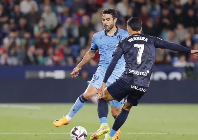 Vicente Iborra durante el Levante UD-UD Ibiza de LaLiga SmartBank 2022-2023