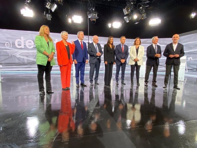 Els alcaldables de Barcelona Eva Parera (Valents), Anna Grau (Cs), Jaume Collboni (PSC), Ernest Maragall (ERC), Ada Colau (BComú), Xavier Trias (Junts), i Daniel Sirera (PP), al debat electoral de Betevé.