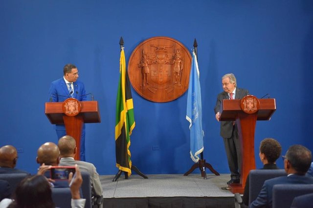 El primer ministro de Jamaica, Andrew Holness, y el secretario general de la ONU, António Guterres