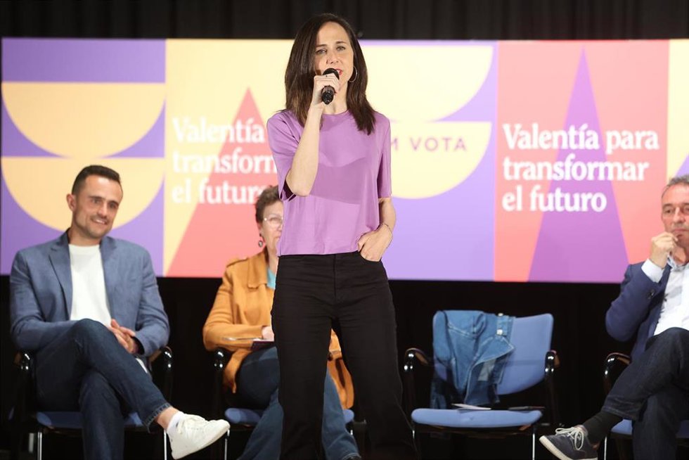 La ministra de Derechos Sociales y Agenda 2030 y secretaria general de Podemos, Ione Belarra, interviene durante un acto de campaña de Podemos, en la sala Palmanova, a 14 de mayo de 2023, en Clvia, Mallorca, Islas Baleares, (España).