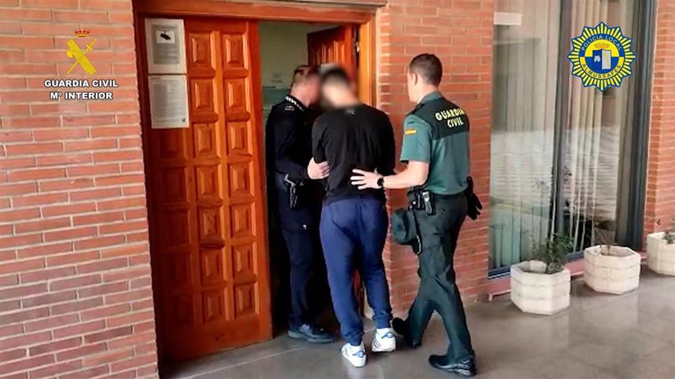 Uno de los detenidos en la operación