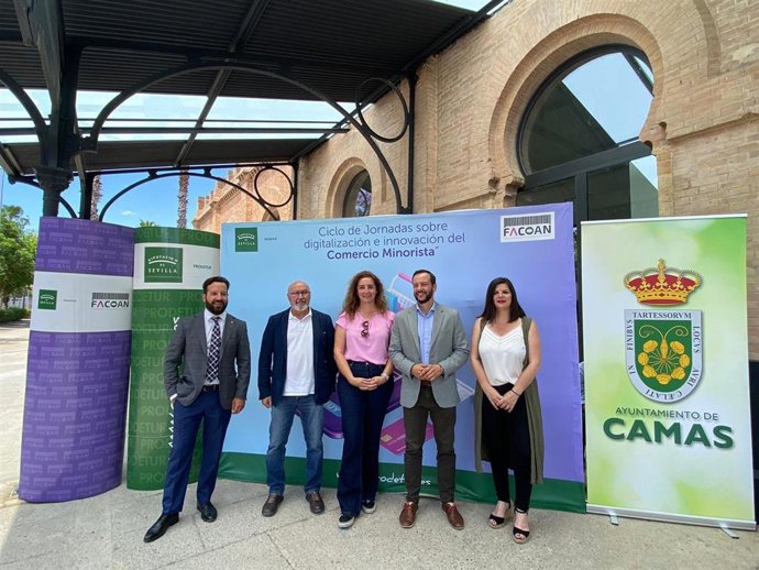Inauguración de unas jornadas de Diputación para impulsar la transformación digital en el comercio minorista.