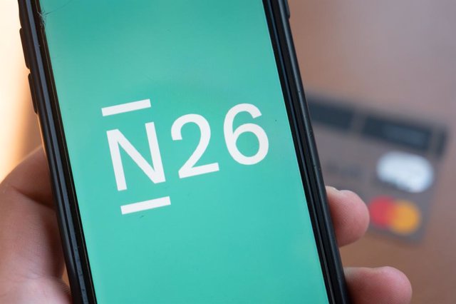 Archivo - FILED - 29 September 2021, Berlin: The logo of the German online bank N26 is seen on the bank's app on a smartphone.