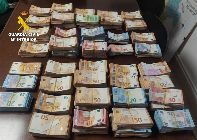 La Guardia Civil de Albacete interviene más de 400.000 euros en un dispositivo operativo en la autovía A-43