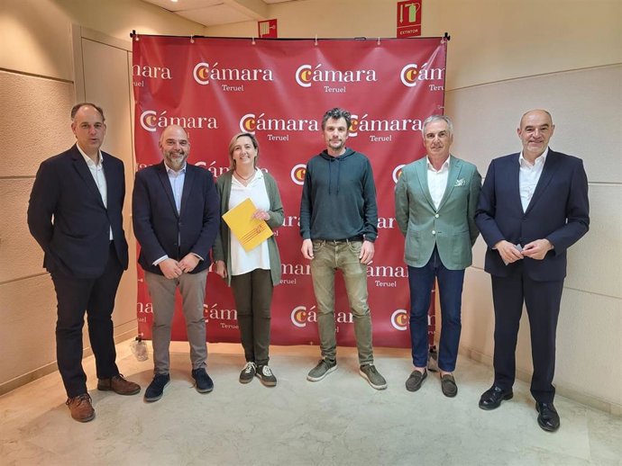 Eva Fortea reunida con representantes del comercio turolense.