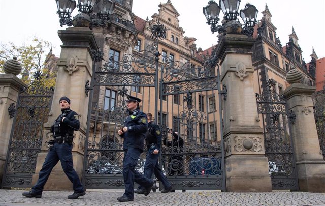 Archivo - Policía de Alemania tras el robo de joyas en la Bóveda Verde del palacio de Dresde