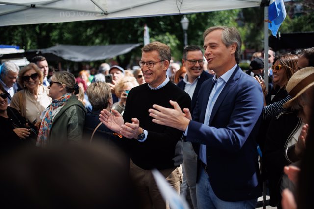 El secretario general del PP de Madrid, Alfonso Serrano; el presidente del Partido Popular, Alberto Núñez Feijóo y el candidato a la Alcaldía del municipio por el PP, Antonio González Terol