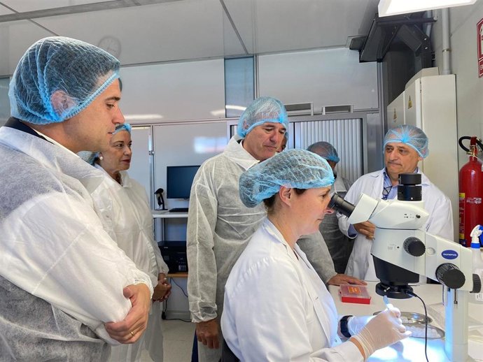 El candidato del PP Aragón a la Presidencia del Gobierno autonómico, Javier Lambán, ha visitado Calatayud.