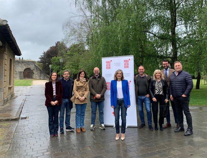 La candidata de UPN a la alcaldía de Pamplona, Cristina Ibarrola, en un acto electoral en la Ciudadela.
