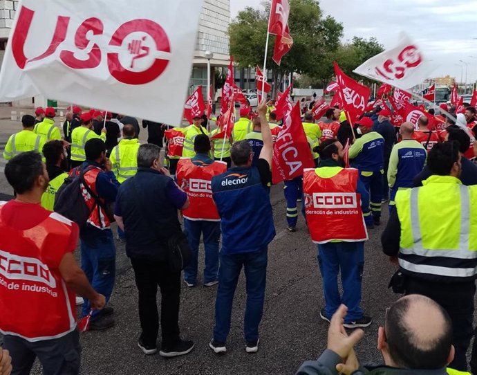 Concentración en Palma de trabajadores del metal reclamando subidas salariales.