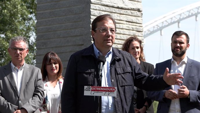 El secretario general del PSOE de Extremadura y candidato a la reelección a la Presidencia de la Junta, Guillermo Fernández Vara, en un acto este martes con candidatos a los ayuntamientos.