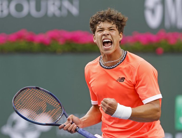 Archivo - 11 March 2023, US, Indian Wells: UStennis player Ben Shelton celebrates a point against compatriot Taylor Fritz during their Men's singles round of 64 match of the Indian Wells Masters Tennis tournament. Photo: Charles Baus/CSM via ZUMA Press