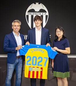 El Valencia CF ha renovado a Javi Guerra hasta el 30 de junio de 2027.