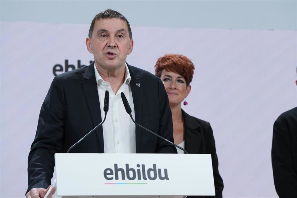 Arnaldo Otegi en su comparecencia en San Sebastián