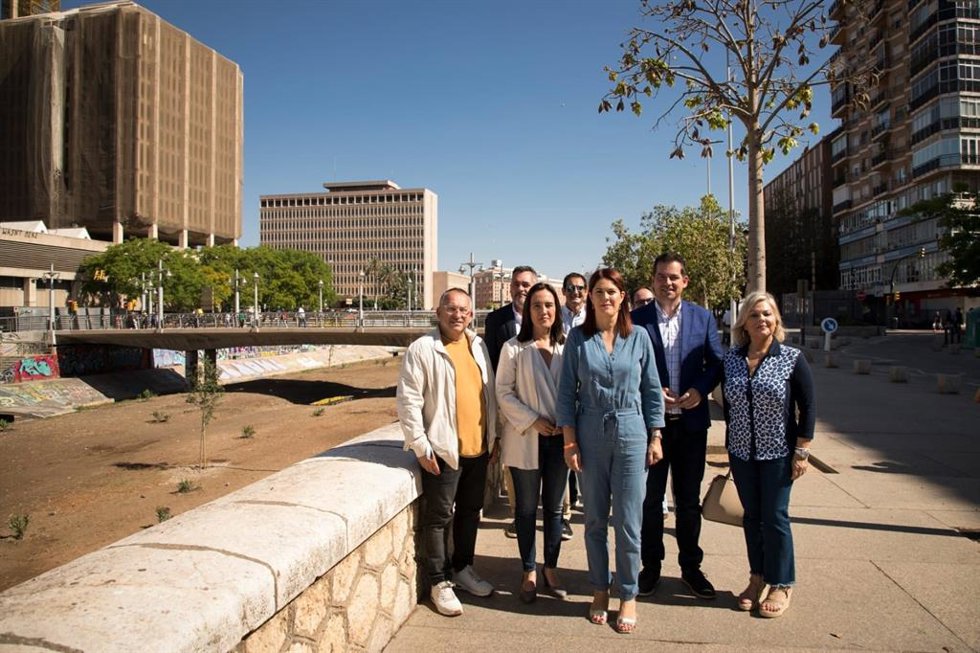 La candidata de CS a la Alcaldía de Málaga, Noelia Losada, acompañada otros miembros de la lista presenta propuestas electorales para este entorno