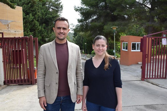 Los candidatos de UP al Consell de Mallorca, Iván Sevillano y Aurora Ribot, presentan su propuesta de cuotas mínimas de producto local en la atención residencial del Consell de Mallorca.