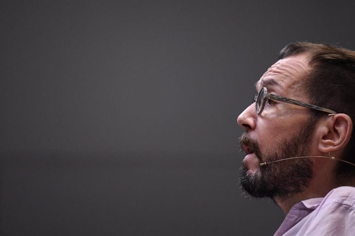 El portavoz de Unidas Podemos en el Congreso, Pablo Echenique, durante la presentación del programa marco de Podemos, a 6 de mayo de 2023, en Madrid (España).