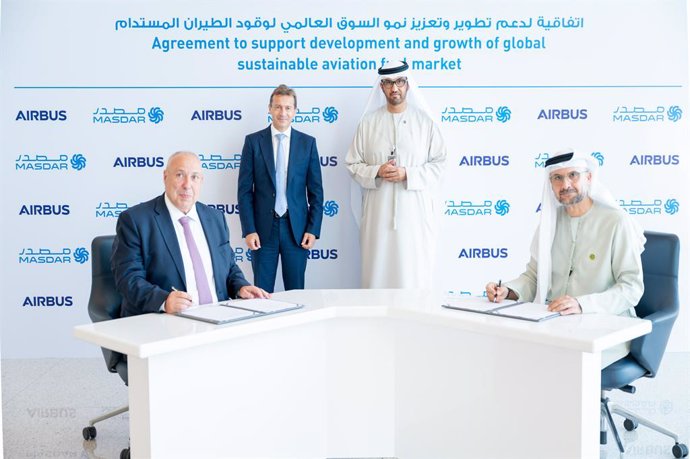 Mikail Houari, President, Airbus Africa and Middle East; Guillaume Faury, Chief Executive Officer, Airbus; HE Dr Sultan Ahmed Al Jaber; Ministry of Industry and Advanced Technology, Chairman of Masdar and COP28 President-Designate; Abdelqader El Ramahi,