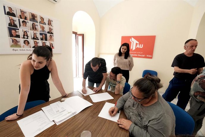 Fundación Unicaja colabora con Fundación TAU para favorecer la inserción laboral de personas con discapacidad.