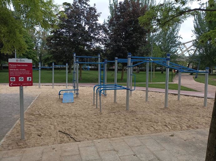 El Ayuntamiento instala tres nuevas zonas para entrenar calistenia en el parque San Adrián, el parque del Ebro y en el parque Felipe VI