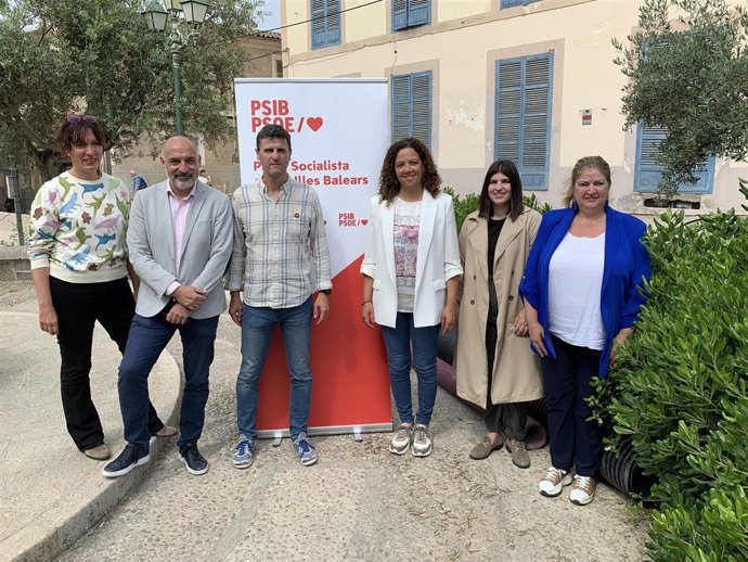 La presidenta del Consell de Mallorca, Catalina Cladera, y el alcalde de Art, Manuel Galán, presentan sus medidas para modernizar el ciclo del agua.