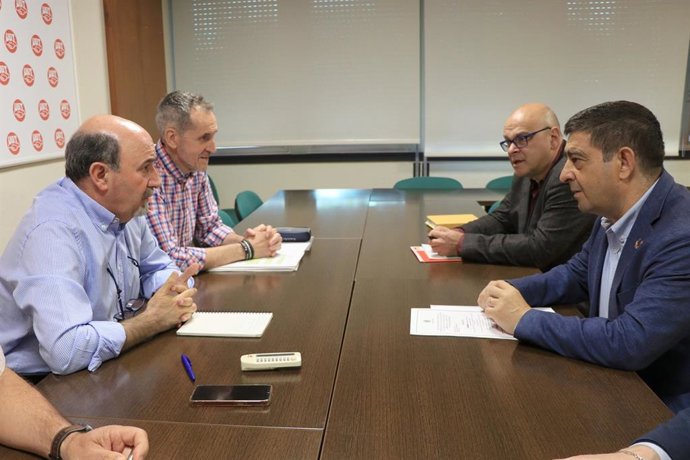 Reunión del PSOE con UGT y el comité de empresa de Adif