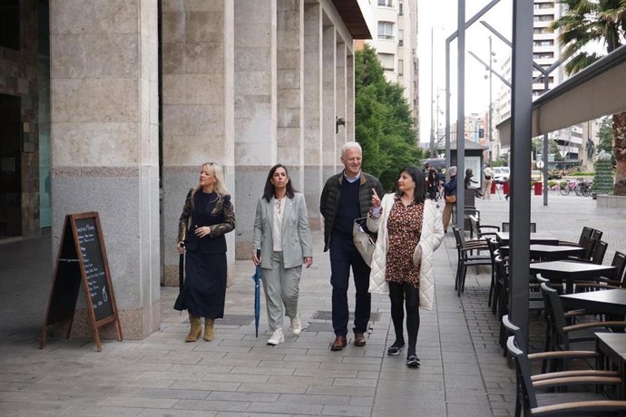 El candidato a la Alcaldía, Pablo Hermoso de Mendoza, con parte de su equipo
