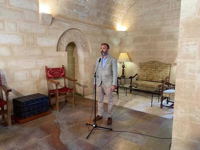 El presidente de la Asociación de Agentes de la Propiedad Inmobiliaria y Agentes Inmobiliarios de Baleares (API Baleares), José Miguel Artieda, en rueda de prensa