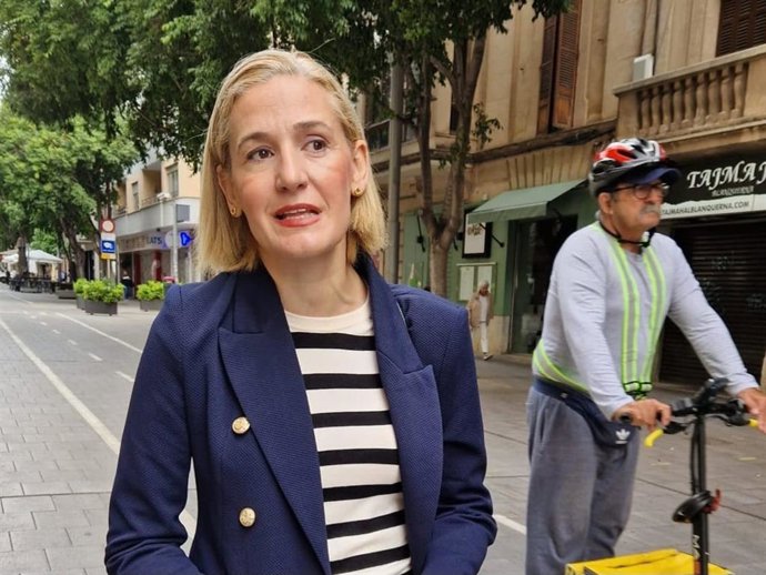 La candidata de Ciudadanos a la alcaldía de Palma, Eva Pomar, presenta en Blanquerna sus propuestas en materia de movilidad.