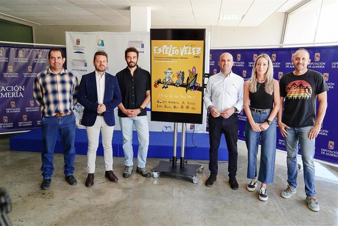 Presentación del II Encuentro de Espeleología y Montaña 'Espeleovélez', que se celebra del 19 al 21 de mayo