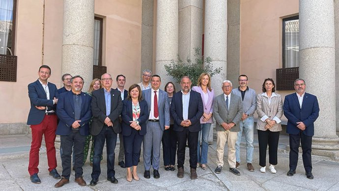 La Universidad de Castilla-La Mancha (UCLM), la Consejería de Agricultura, Agua y Desarrollo Rural y la Red Castellanomanchega de Desarrollo Rural (RECAMDER) firman un convenio