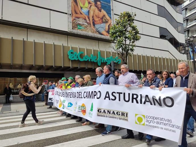 Movilización del medio rural por las calles de Oviedo.