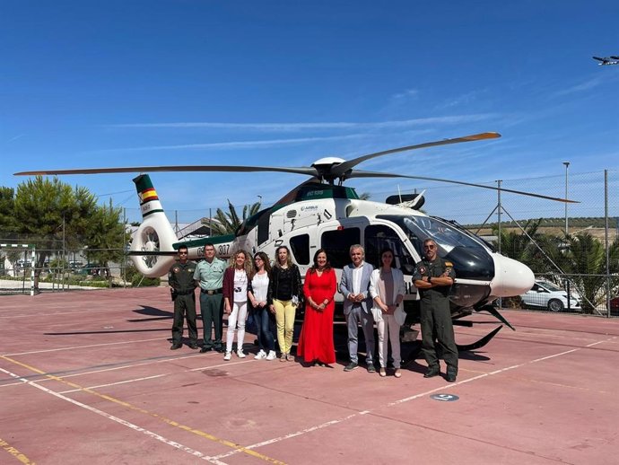 Visita a la exhibición de medios de la Guardia Civil.
