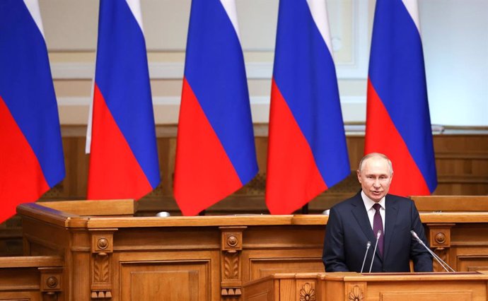 HANDOUT - 28 April 2023, Russia, St. Petersburg: Russian President Vladimir Putin delivers a speech during  meeting of the Council of Legislators of the Russian Federal Assembly. Photo: -/Kremlin/dpa - ATTENTION: editorial use only and only if the cred